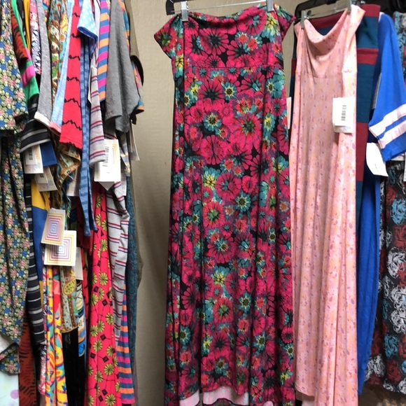 LuLaRoe Maxi Skirt floral Black background color size L LAST FINAL PRICE SALE - Picture 5 of 5